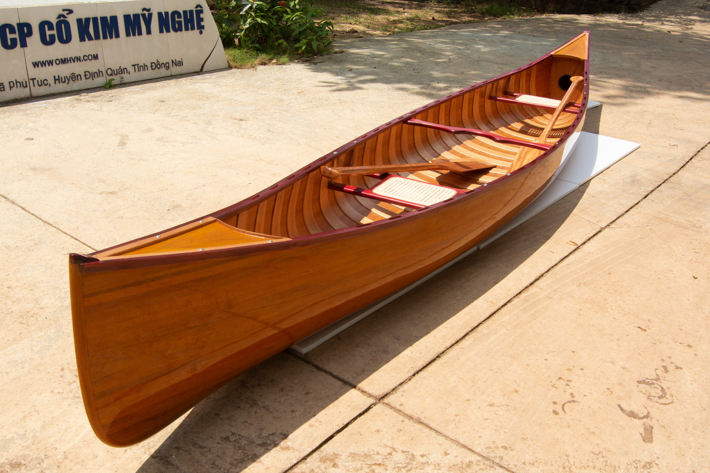 Wooden Canoe with Ribs 16 Mahogany