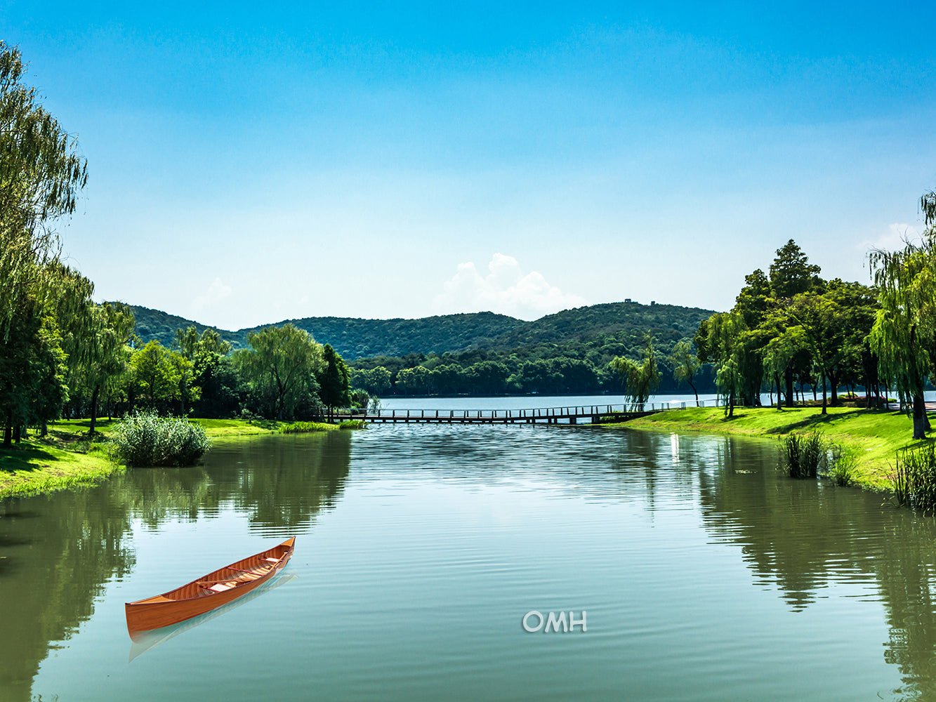 Wooden Canoe with Ribs 16 Mahogany