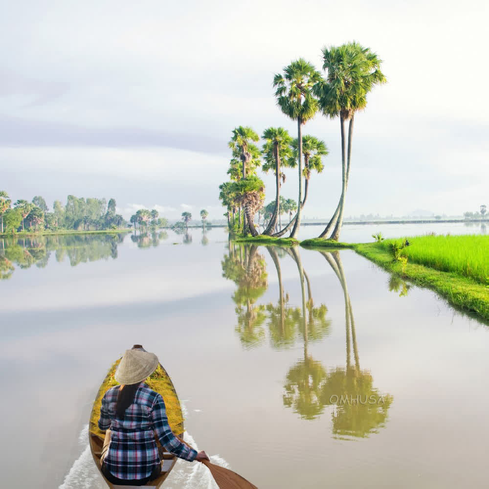 South East Asia Sampan Boat Teal Bottom